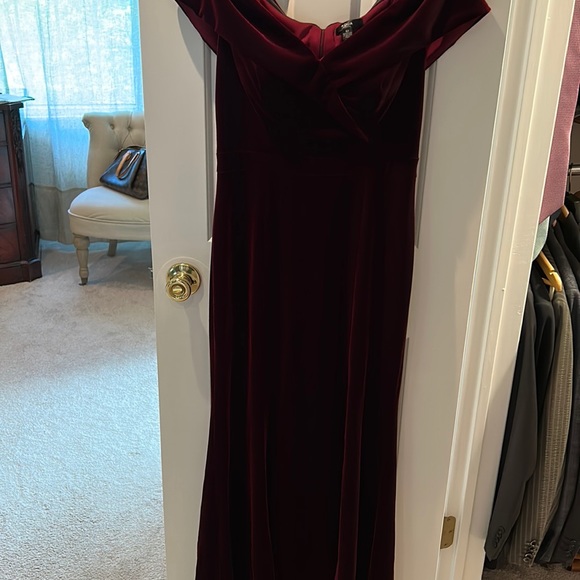 Velvet gown - Picture 1 of 2